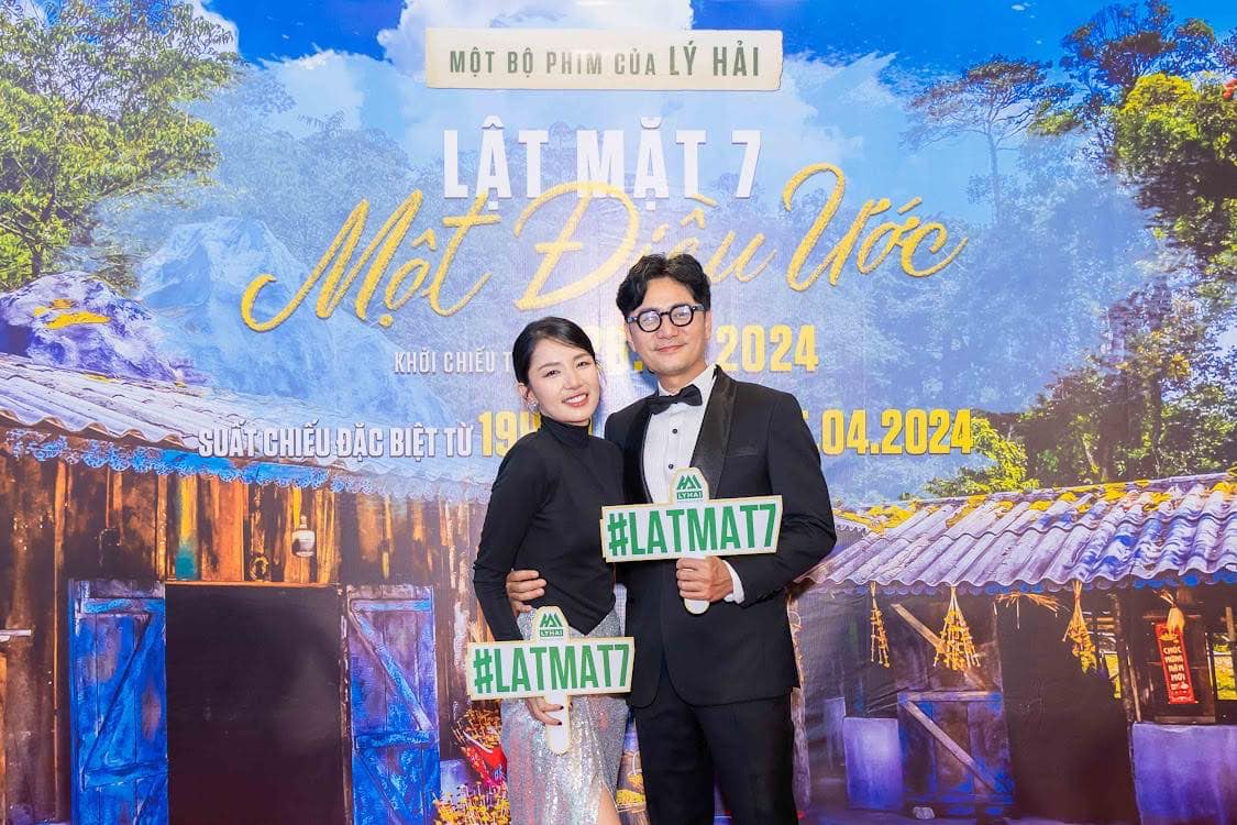 Diễn viên Trương Minh Cường trong trang phục black tuxedo của Mon Amie tại buổi ra mắt phim “Lật Mặt 7” 